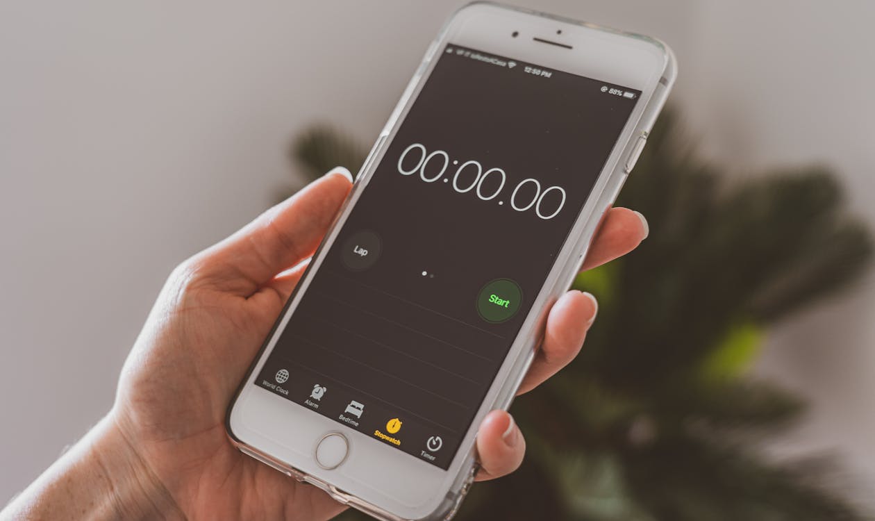 The 5-Minute Rule: How Speed-to-Lead Decides Who Wins the Sale